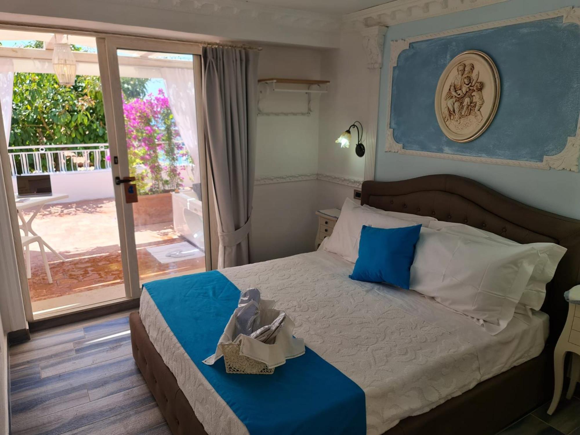 Luxury B&B Suite Jacuzzi Villa Filomena มารีนาดีกาเมโรตา ภายนอก รูปภาพ
