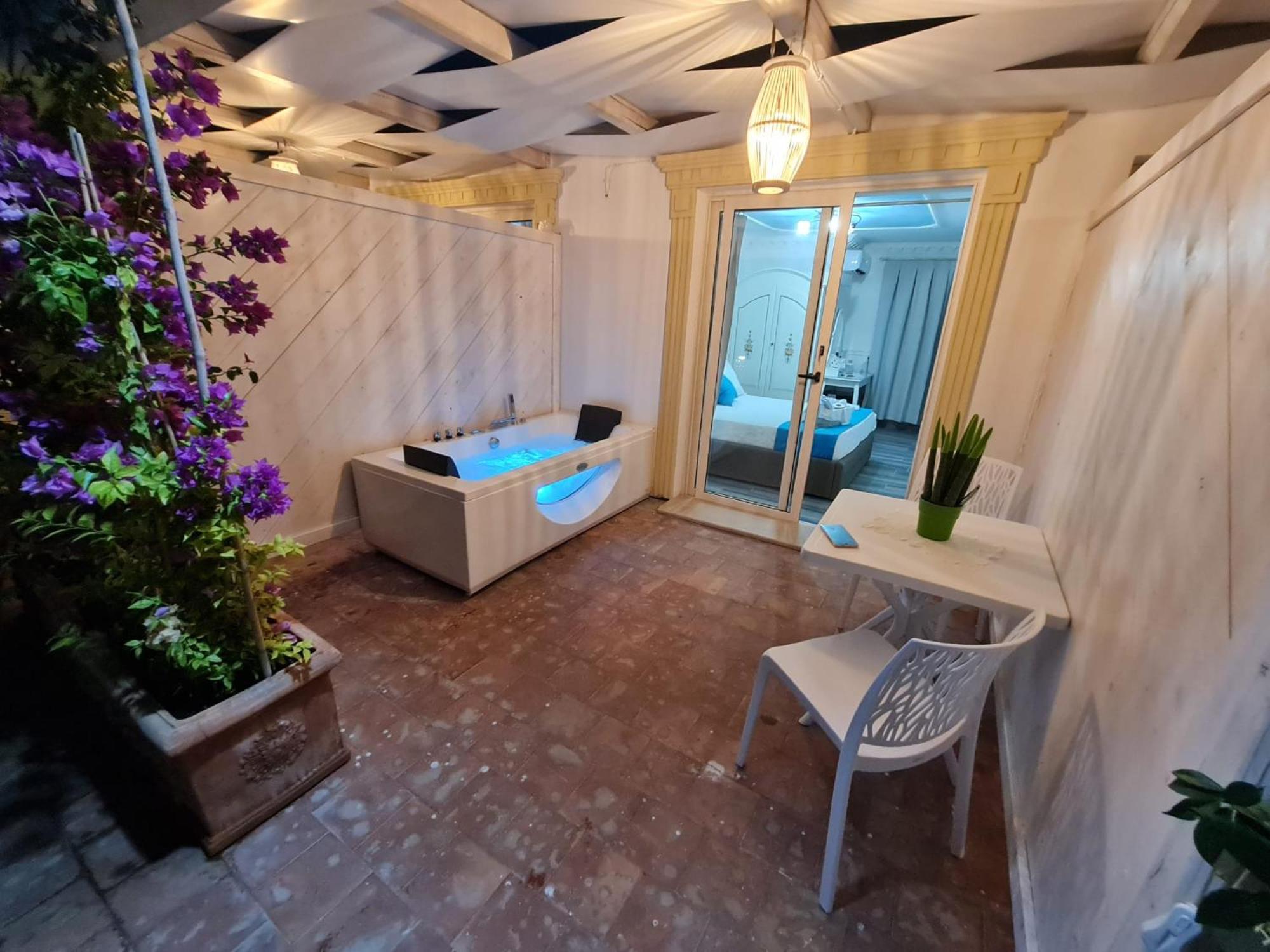 Luxury B&B Suite Jacuzzi Villa Filomena มารีนาดีกาเมโรตา ภายนอก รูปภาพ